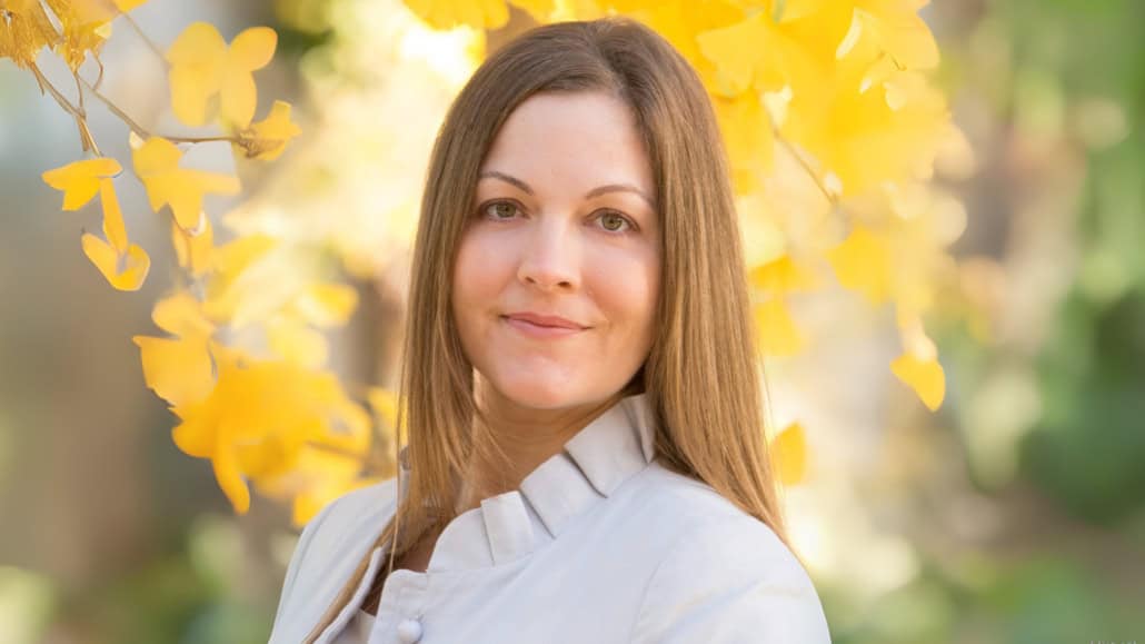 KG wide - trauma therapy trauma therapy st louis - headshot of Karen Geren, trauma and PTSD therapist in St. Louis